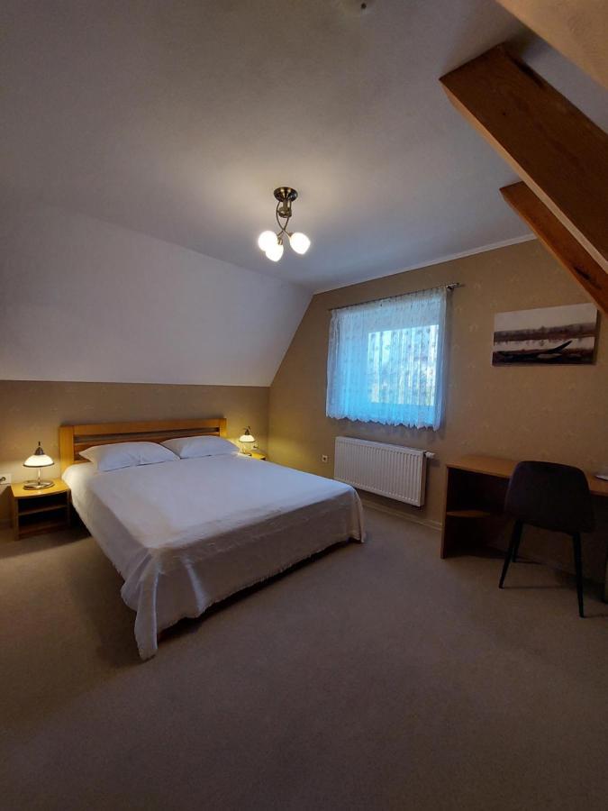 Asmonienes Sveciu Namai "Senoji Mokyklele" Hotel Smalininkai Kültér fotó