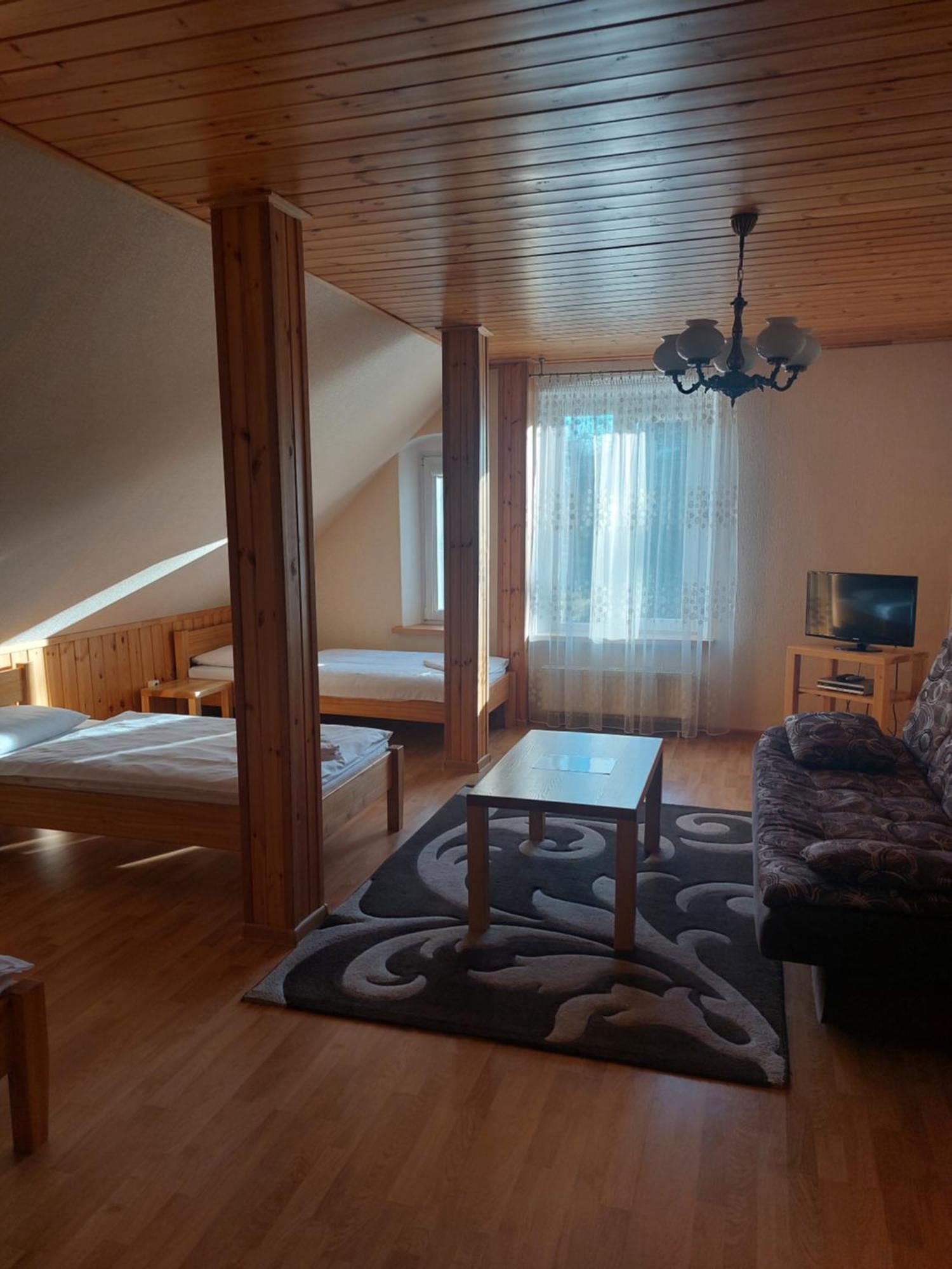 Asmonienes Sveciu Namai "Senoji Mokyklele" Hotel Smalininkai Kültér fotó