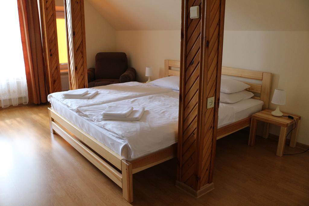 Asmonienes Sveciu Namai "Senoji Mokyklele" Hotel Smalininkai Kültér fotó
